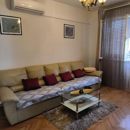 Apartment View Split