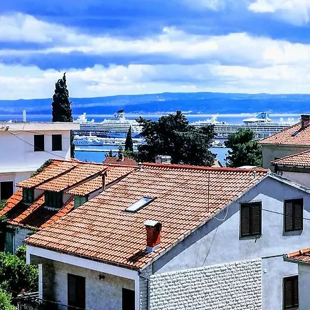 Apartment View Split